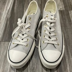 Light grey, suede like platform converse